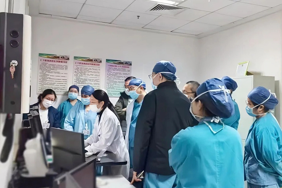 當(dāng)臨產(chǎn)遇上蛛網(wǎng)膜下腔出血，生也危險(xiǎn)不生也危險(xiǎn)……醫(yī)護(hù)人員勇?lián)?dāng)，浴“血”奮戰(zhàn)闖難關(guān)