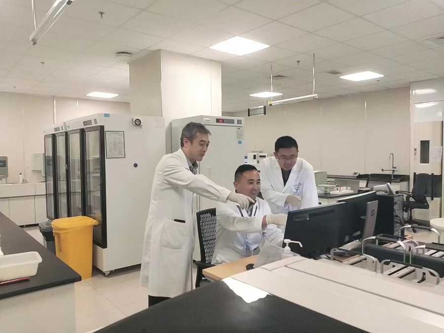 檢驗科工作照.jpg